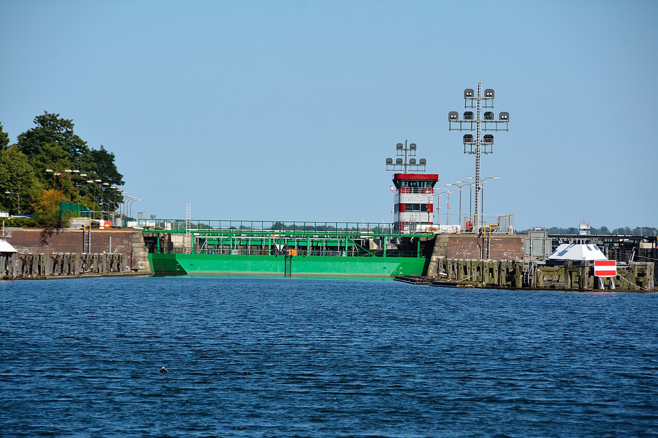 Eine Schleuse des Nord-Ostsee-Kanals bei Kiel