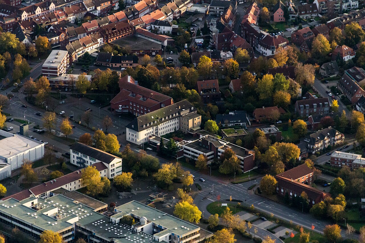 Ein Arbeitsamt — 1997 erreicht die Arbeitslosigkeit einen Rekord