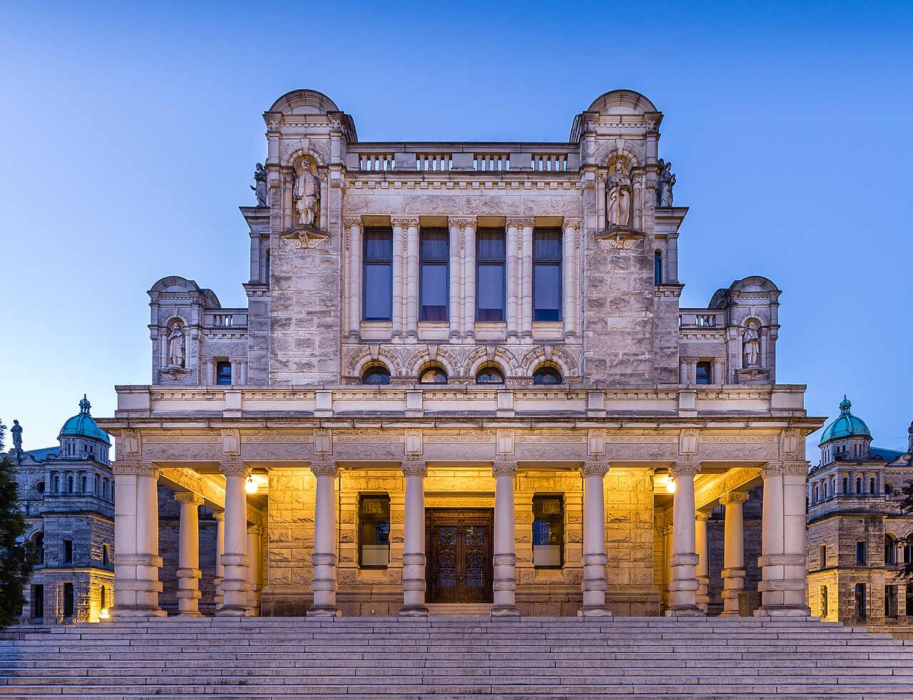 Das Parlamentsgebäude Stormont in Belfast — 1998 endet mit dem Karfreitagsabkommen der Nordirland-Konflikt