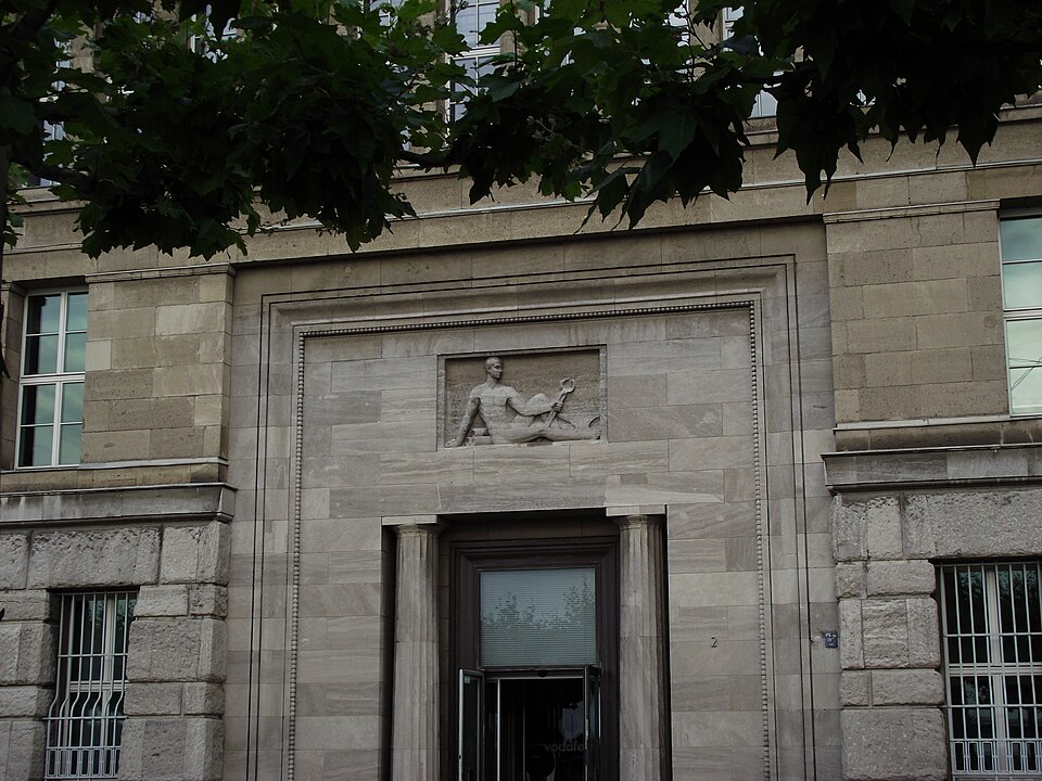 Das Mannesmannhaus in Düsseldorf, historischer Sitz des Mannesmann-Konzerns (Aufnahme von 2012)