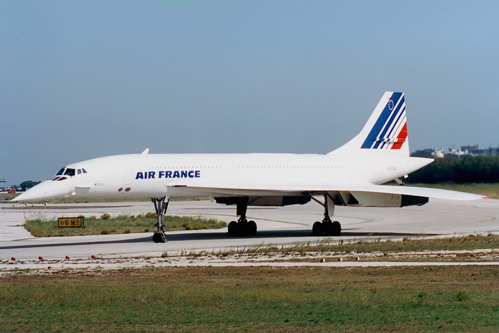 Eine Concorde der Air France — 2000 stürzt eine bei Paris ab
