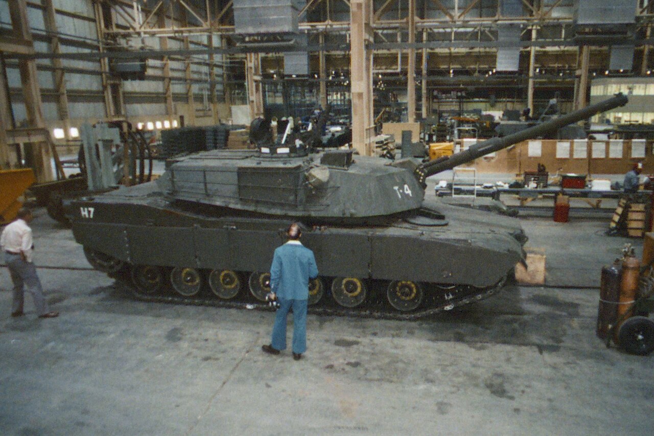 Ein US-Kampfpanzer M1 Abrams — 2003 stürzen die USA Saddam Hussein