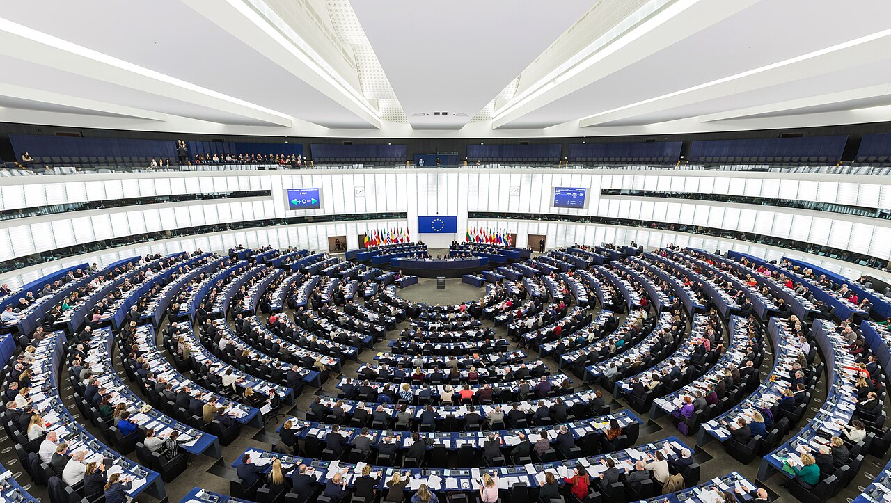 Das Europäische Parlament in Straßburg — 2004 treten zehn neue Staaten bei