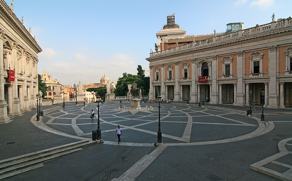 Die Piazza del Campidoglio in Rom mit dem Palazzo dei Conservatori