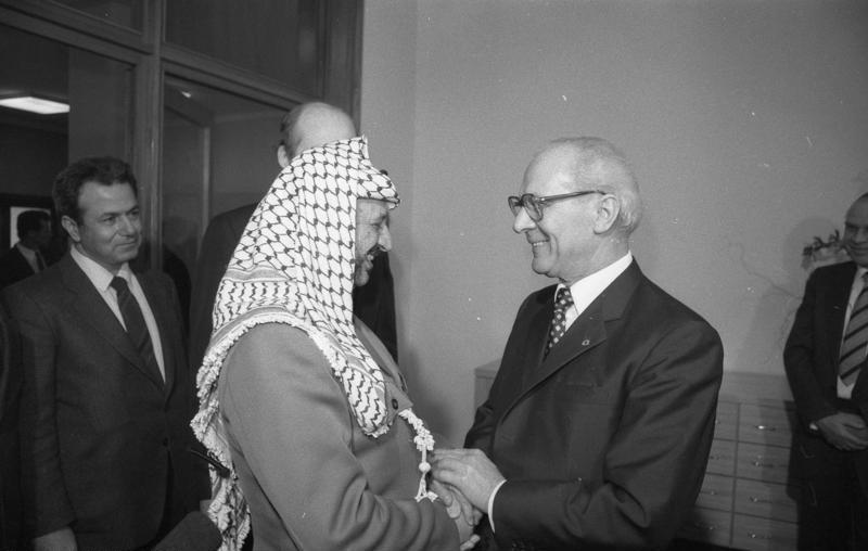 Jassir Arafat 1982 bei einem Staatsbesuch in Berlin