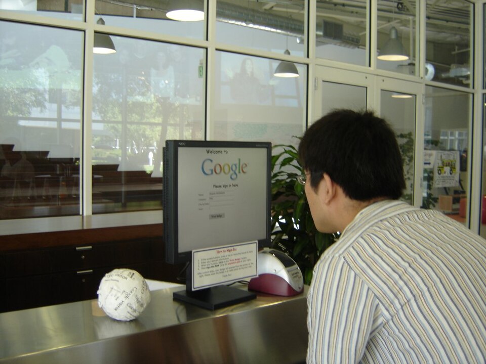 Eingangsschild des Google-Hauptsitzes „Googleplex" in Mountain View