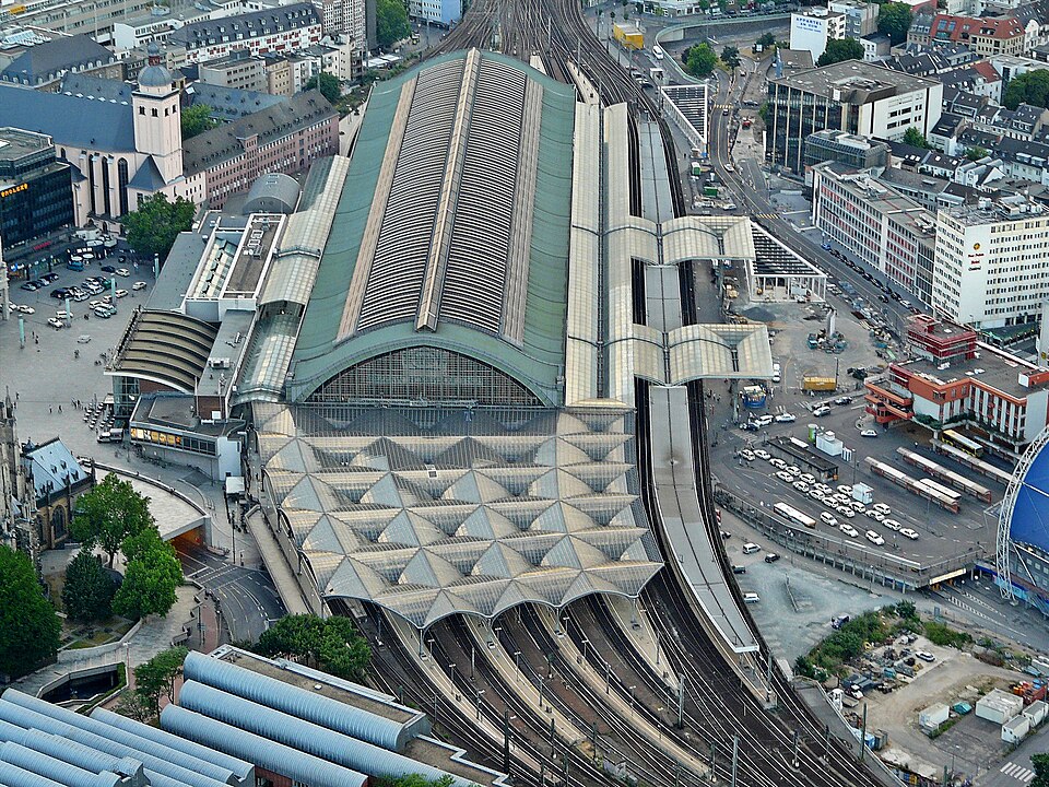 Luftaufnahme des Kölner Hauptbahnhofs