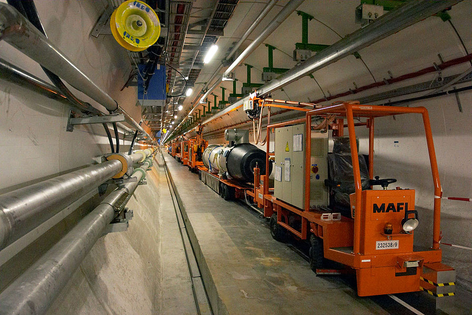 Der Tunnel des Large Hadron Collider (LHC) am CERN bei Genf
