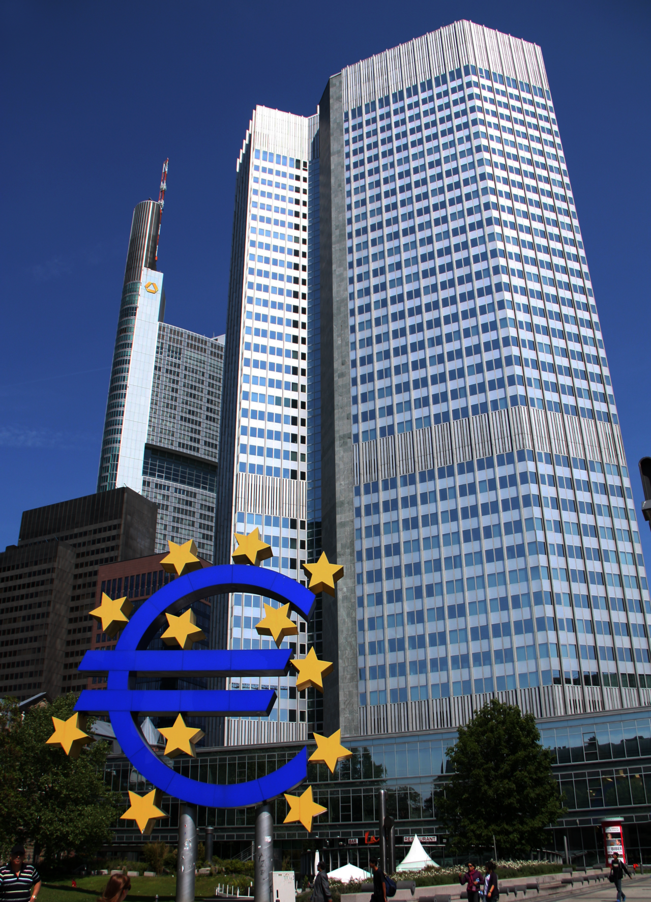 Die Europäische Zentralbank in Frankfurt — 2010 erreicht die Schuldenkrise Europa