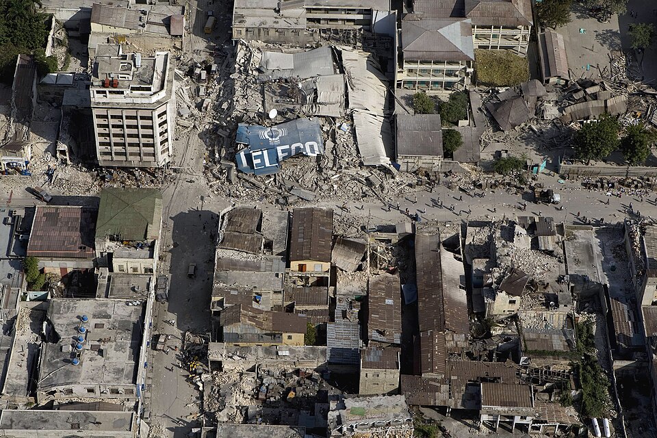 Zerstörtes Stadtzentrum von Port-au-Prince nach dem Erdbeben 2010