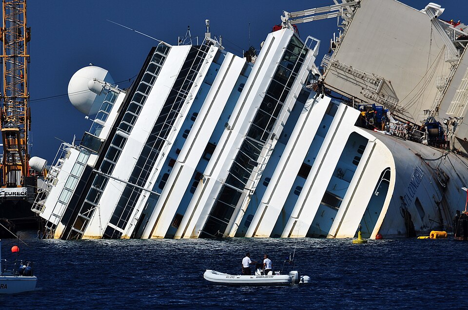 Das havarierte Kreuzfahrtschiff Costa Concordia vor Giglio