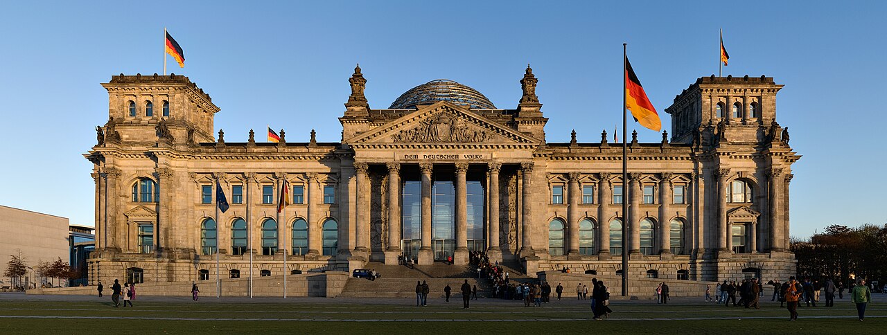 Der Reichstag in Berlin — 2013 folgt eine Große Koalition