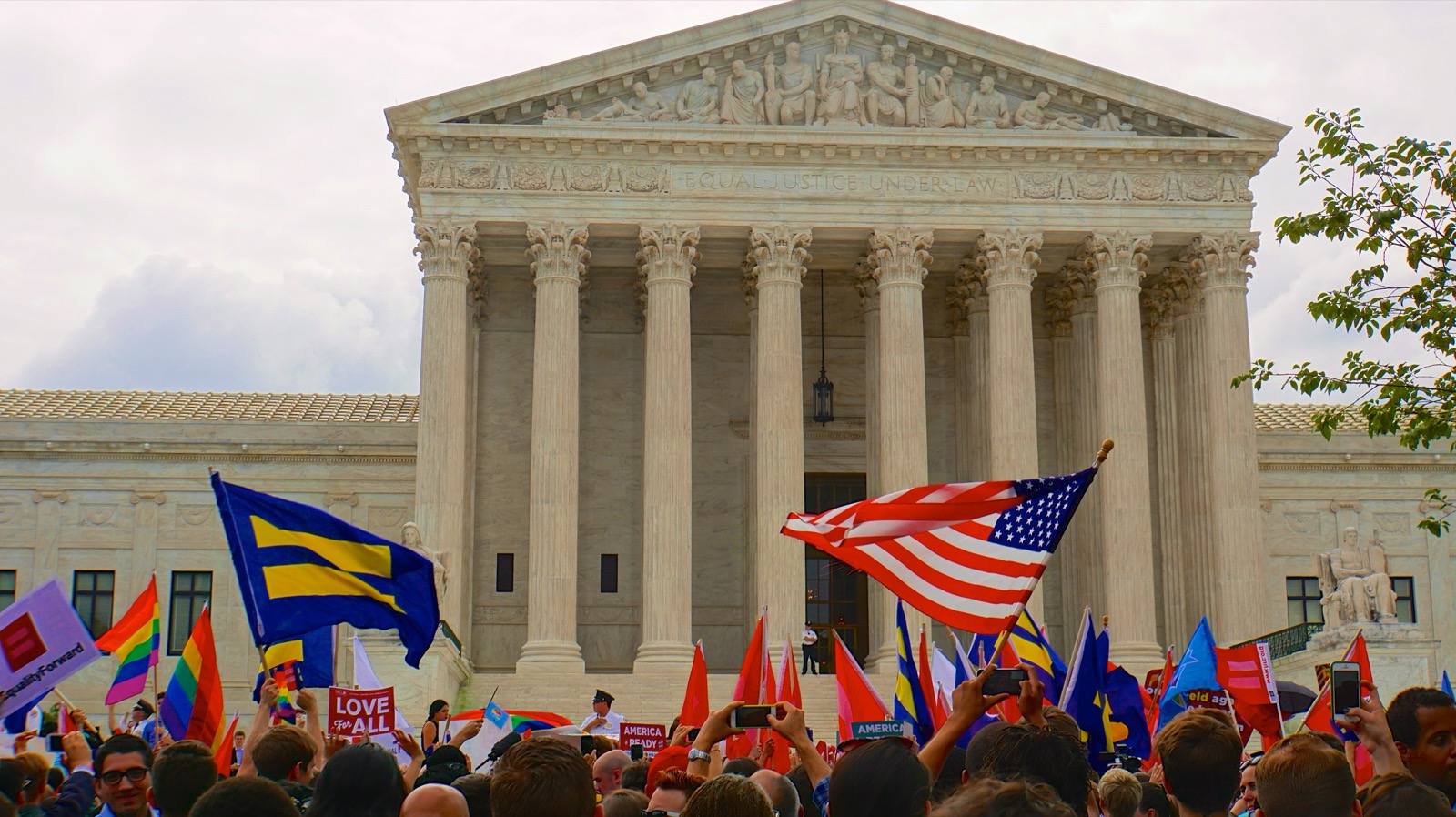 Feiernde vor dem US Supreme Court in Washington nach dem Urteil Obergefell v. Hodges