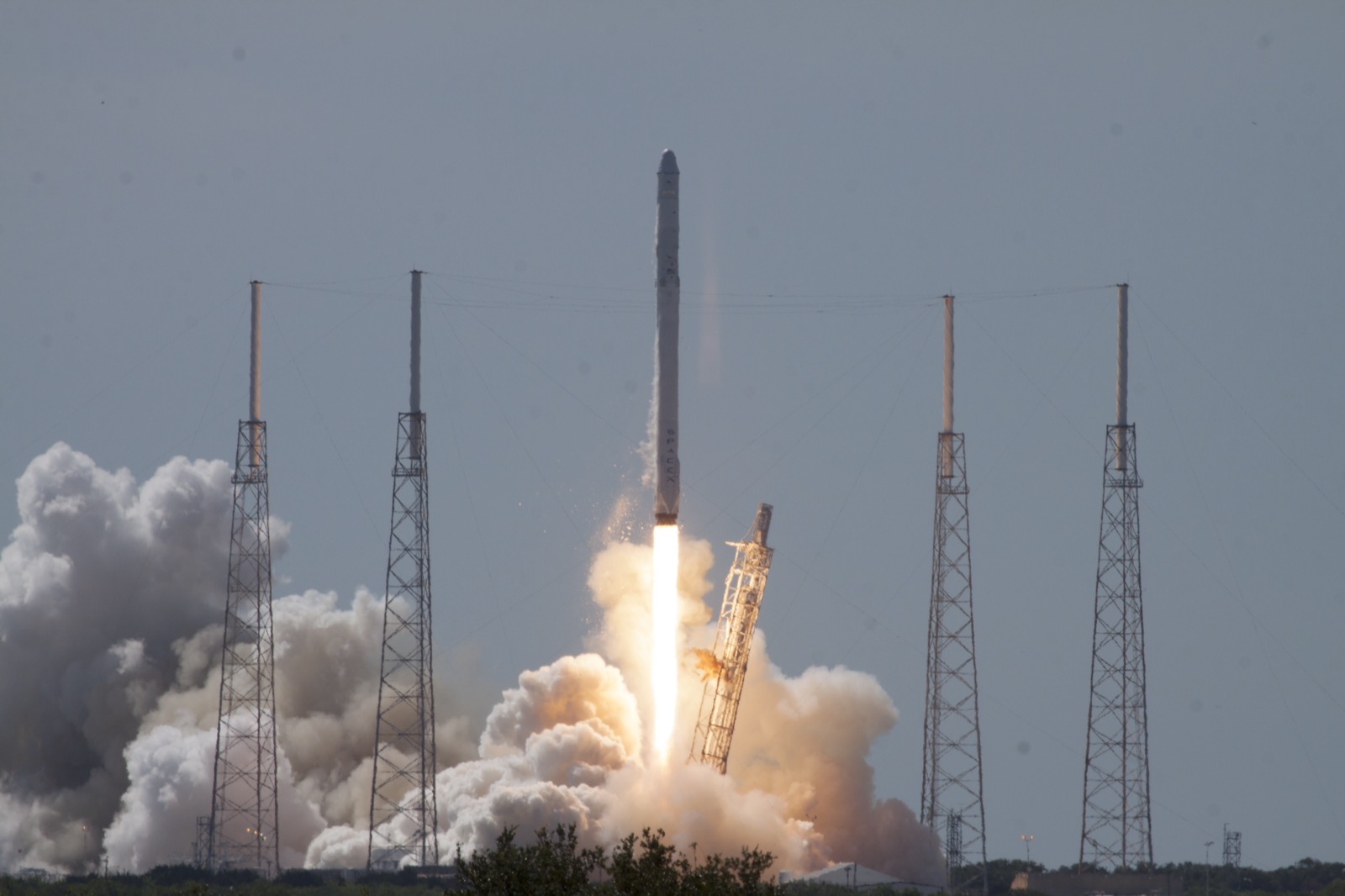 Start der Falcon-9-Rakete mit der CRS-7-Mission am 28. Juni 2015