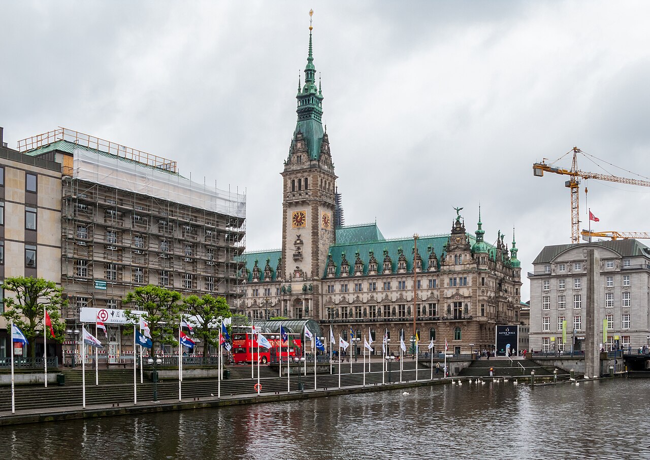Das Hamburger Rathaus — 2017 eskaliert der G20-Gipfel