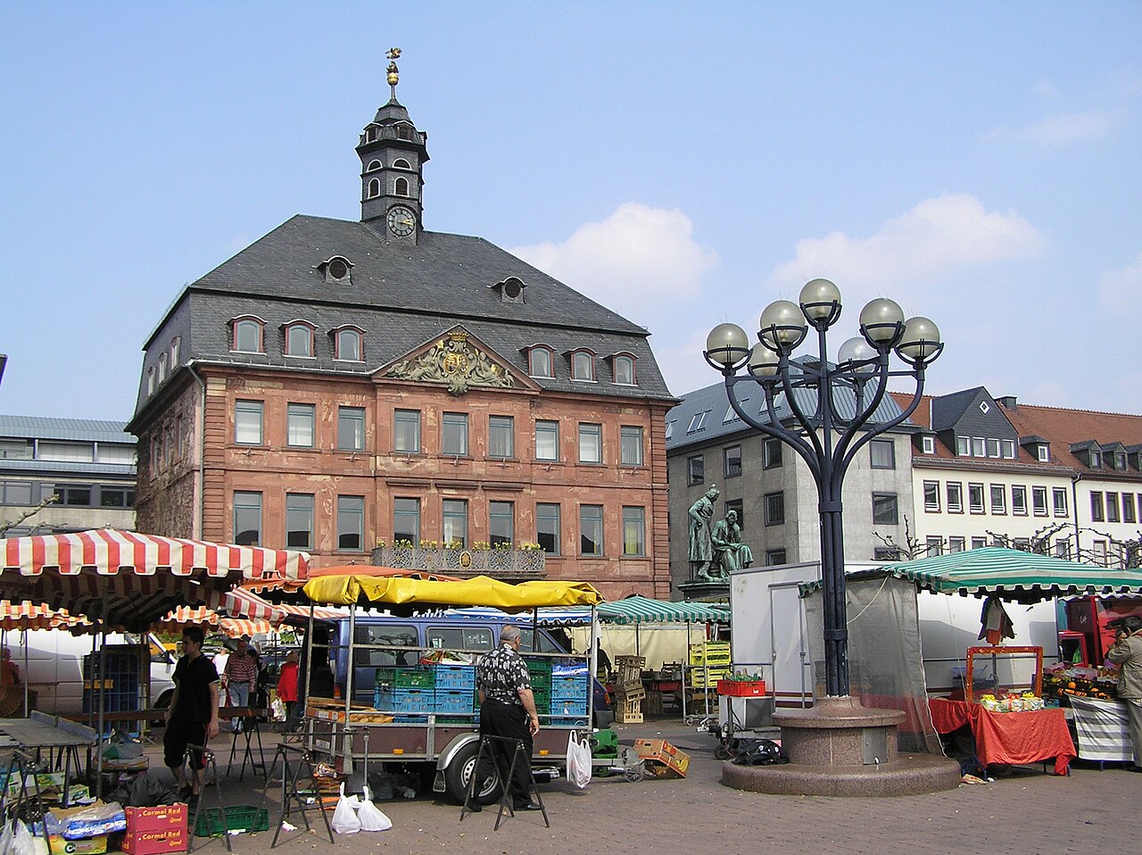 Das Neustädter Rathaus in Hanau — 2020 rassistischer Anschlag